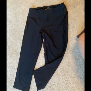 90 degree by Reflex black Capri workout leggings size large